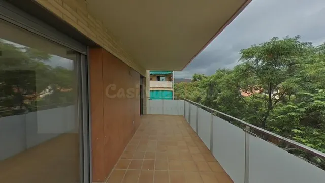 Ático dúplex como nuevo con piscina comunitaria, luz, amplit - foto 2