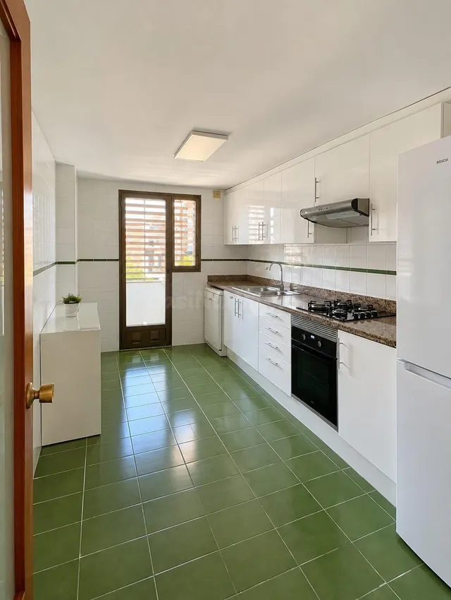 Piso reformado de 3 habitaciones con balcón — 4