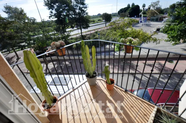 Exclusivo adosado totalmente reformado con terrazas, buhardilla, vistas despejadas y garaje doble — 24