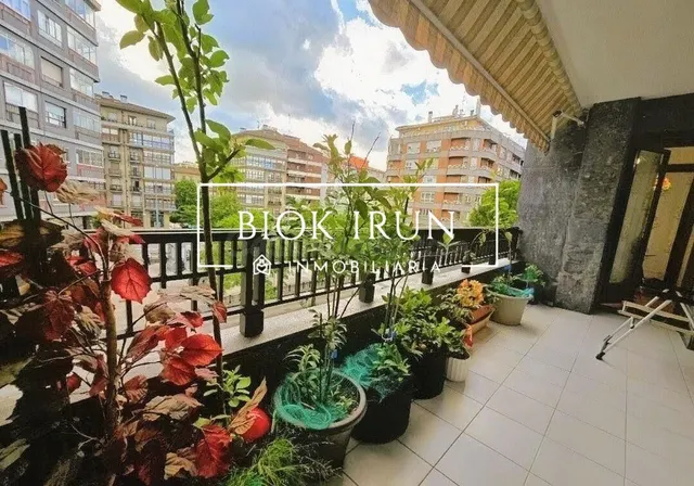 Piso de 4 habitaciones con 2 terrazas, ascensor y garaje opc