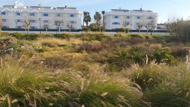 Una oportunidad única para construir tu hogar ideal cerca del mar en playa Daimús — 4