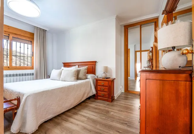 CHALET CON PISCINA Y JARDÍN A SOLO 10 MINUTOS DE GRANADA — 42