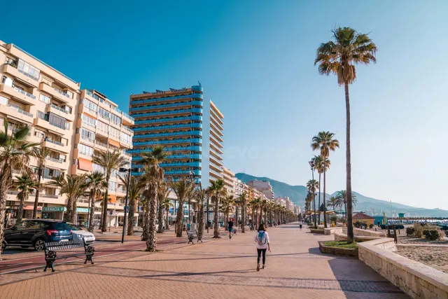 Venta de piso con dos dormitorios en Fuengirola, Málaga, Cos - foto 4