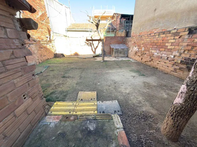 Solar de 100m2 en pleno centro de Vilanova del Cami con agua y luz por 79.000€. — 5