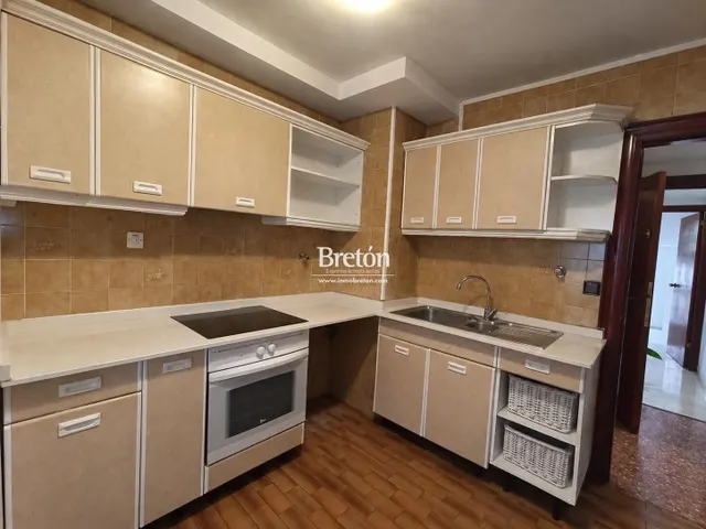 Interesante piso con plaza de garaje y trastero junto a Avenida Goya. — 7