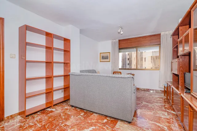 Amplio piso situado en el emblemático Edificio Presidente en - foto 2