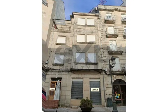 Edificio único en Carballiño: Edificio histórico para reform