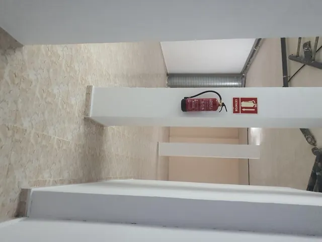 ESPECTACULAR LOCAL COMERCIAL EN TORREVIEJA — 21