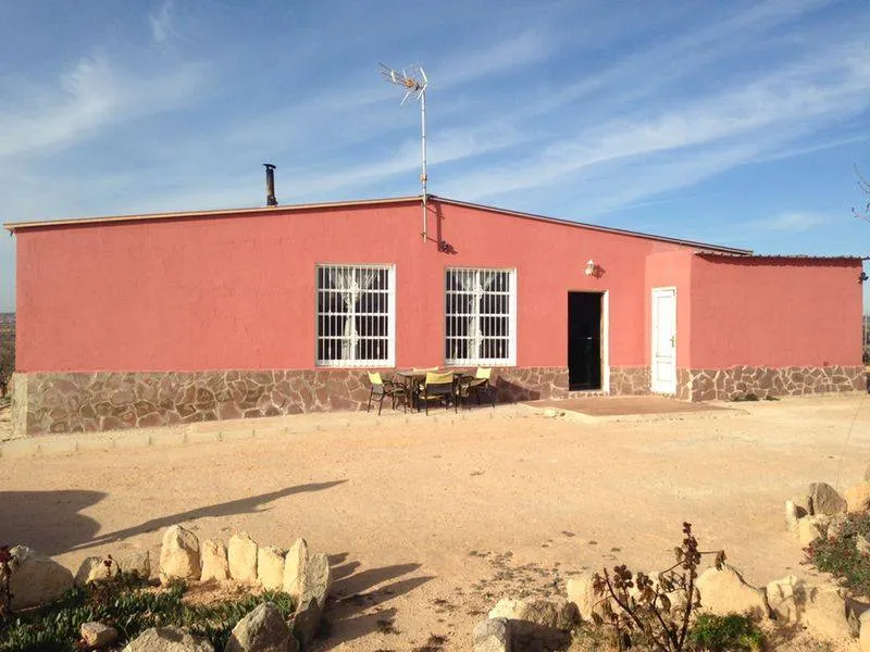 Chalet con terreno plantado