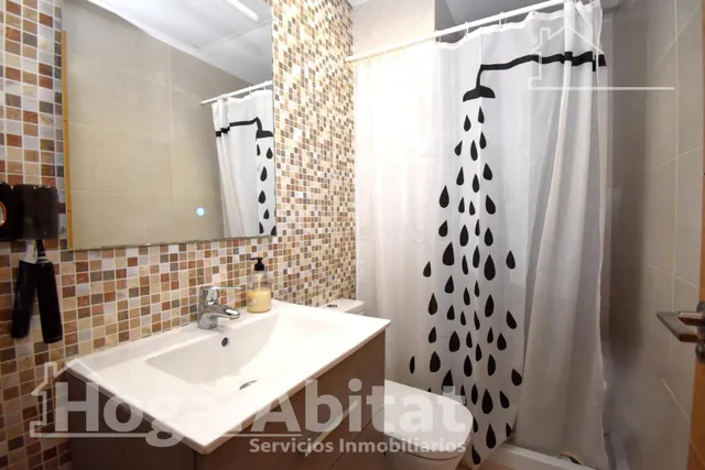 Seminuevo con piscina, garaje, trastero y terraza cerca del mar — 34