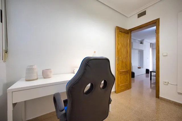 LISTO PARA ENTRAR A VIVIR  ¡TU NUEVO HOGAR TE ESPERA EN REYES CATÓLICOS! PISO 3 DORMITORIOS — 22