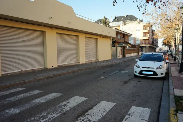 Local comercial 571m² en alquiler - El arrabal - foto 2