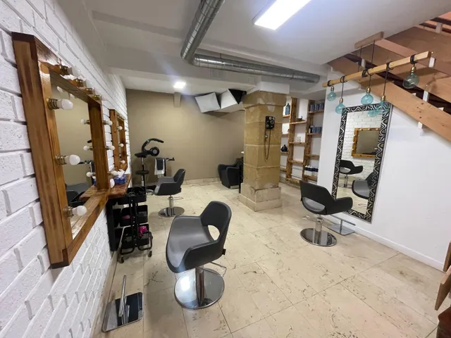 SE VENDE LOCAL CON INQUILINOS EN EL CENTRO — 4