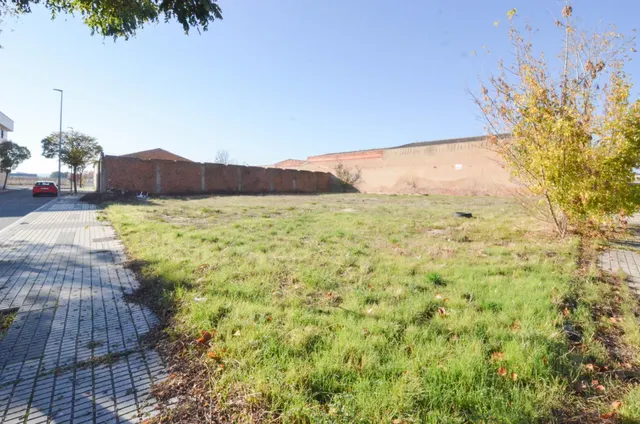 Urbis te ofrece una parcela en venta en zona Puente Ladrillo-Toreses, Salamanca. — 10