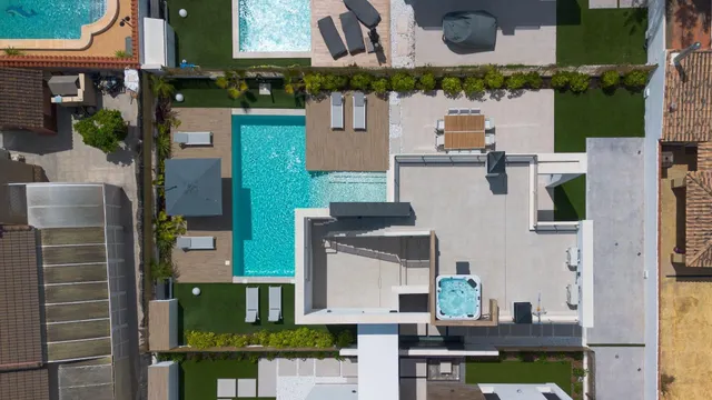 GRAN VILLA EN TORREVEIJA: 3 HAB, 3 BAÑOS — 7