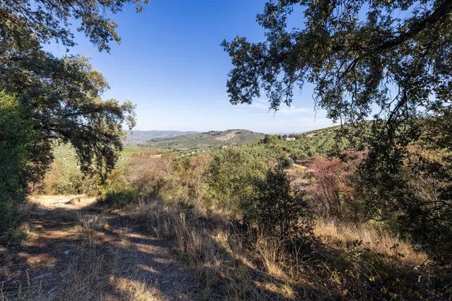 En uno de los pueblos más bonitos de España, finca ideal para rehabilitar y usar como alojamiento turístico — 4