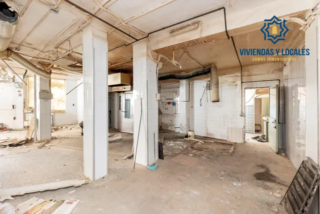 Local + vivienda en Avda. Cadiz — 44