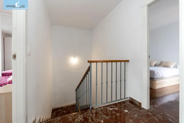 Encantadora Casa Reformada en Ogijares con Vistas y Espacios para Disfrutar — 17
