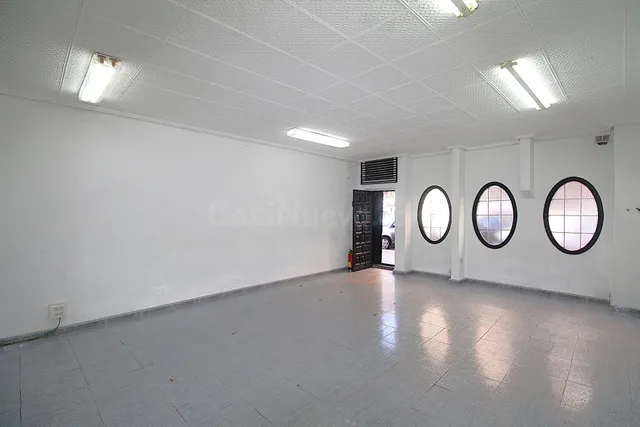 Alquiler de local comercial en Monteolivete. — 4