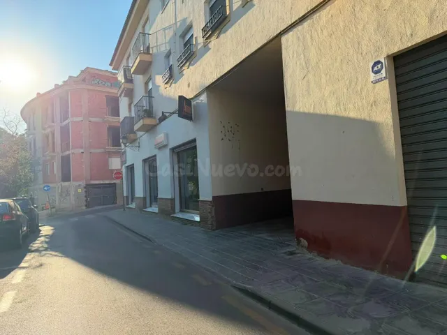 Plaza de garaje cerrada en el centro de La Zubia — 3
