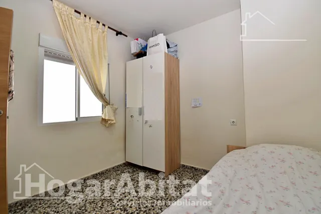 Amplitud y luz mediterránea en este piso totalmente reformado con terraza en Oliva — 28