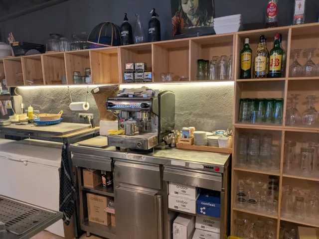 Se traspasa acogedor bar en Poble Nou del Delta (Delta del Ebro) — 4