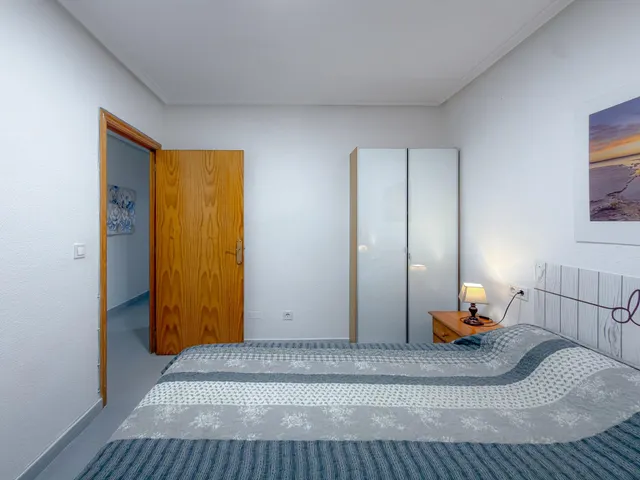 Playa de los Locos! Acogedor apartamento semireformado con ubicación privilegiada, a solo 170 mts del mar — 21