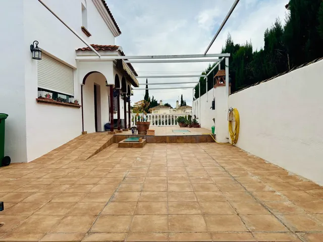 Espectacular Pareado en Urb. Monteluz, con Jardín y Piscina - foto 5