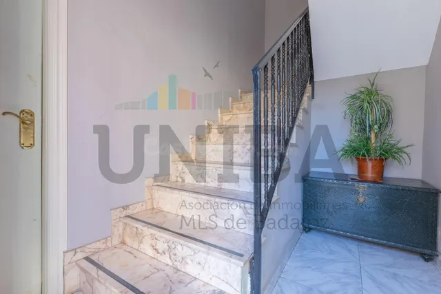 CASA EN SAN ROQUE CON COCHERA Y AMPLIA TERRAZA - foto 5