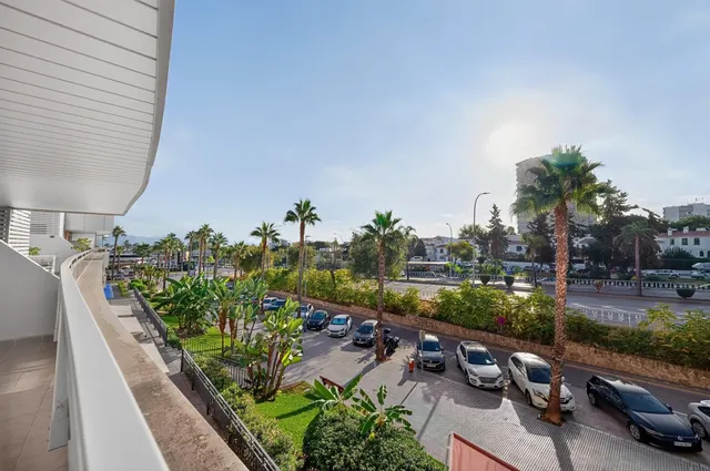 Calidez y Estilo: Tu Nuevo Hogar en Olas de Procusan, Torremolinos — 24