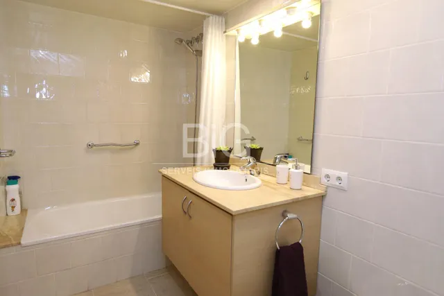 Piso amueblado de 2 hab. en alquiler — 23
