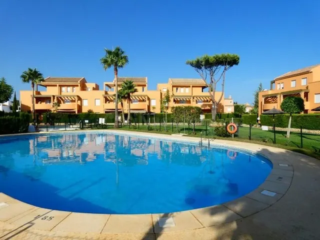 Apartamento en planta baja en urbanización Novo Sancti Petri - foto 2