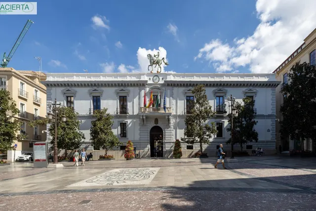 GRAN PISO EN PLAZA DEL CARMEN FRENTE AL AYUNTAMIENTO. — 4
