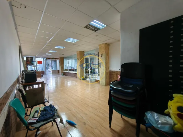 Local comercial (con salida de humos) en Zona comercial - foto 4