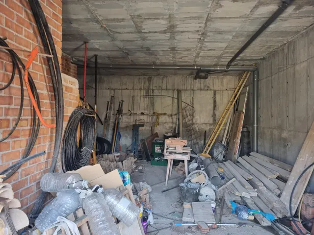 BAJO DE 164 M2 EN EL VALDÉS | TECHOS MUY ALTOS | IDEAL LOCAL