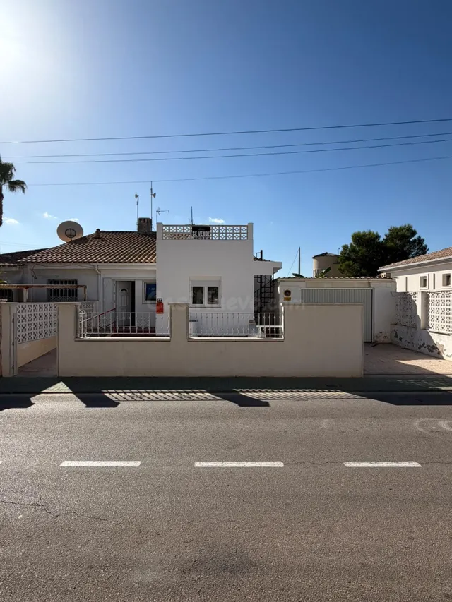 Planta baja con jardín, solárium y posibilidad de piscina en - foto 4