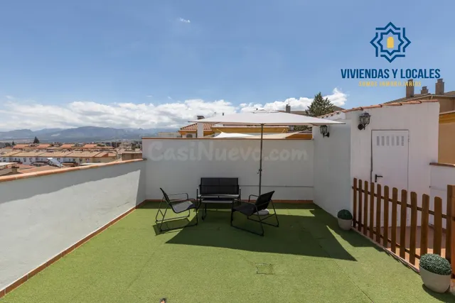 Ático con gran terraza y garaje en el centro de Alhendín – l