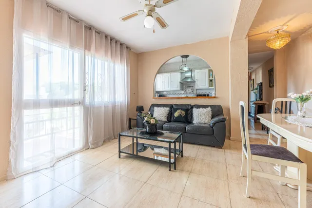 ¡Oportunidad en Doña Pilar! Piso de 2 dormitorios con piscina, jardines, parking y pista de tenis — 8