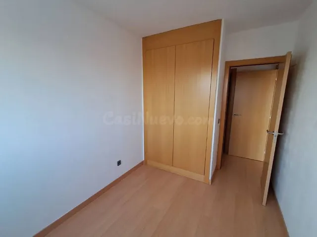 Piso reformado de dos dormitorios en Valdeacederas - foto 3