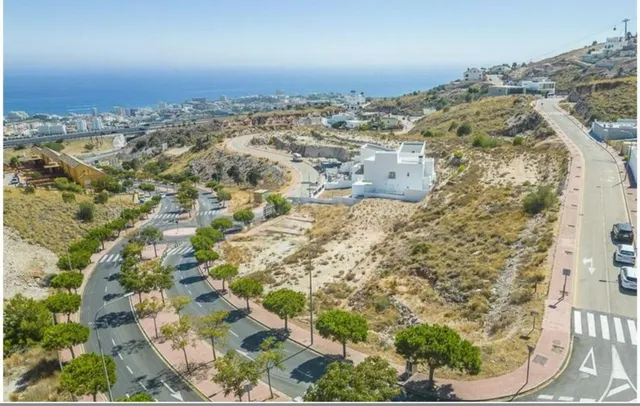Parcela urbana con vistas al mar en Benalmádena - Santángelo — 2