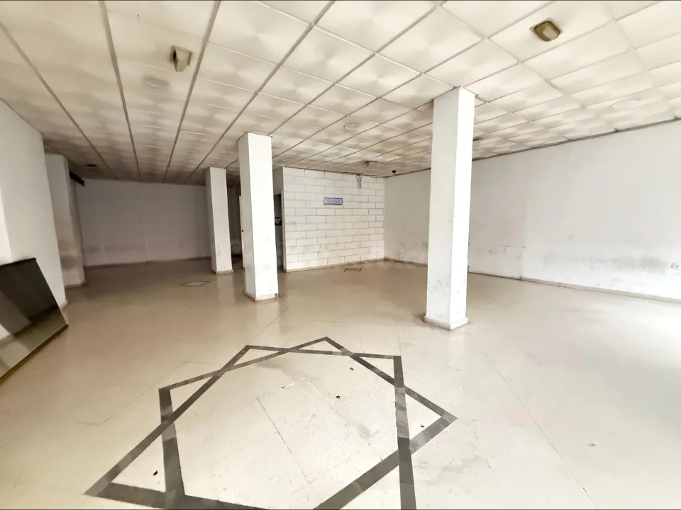 Local comercial en alquiler en avenida de maracena, Granada | 204 m2