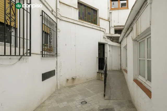 EXCLUSIVO PISO DE 253 m2 EN GRANADA CENTRO – 2.800 €/MES DE RENTABILIDAD — 31