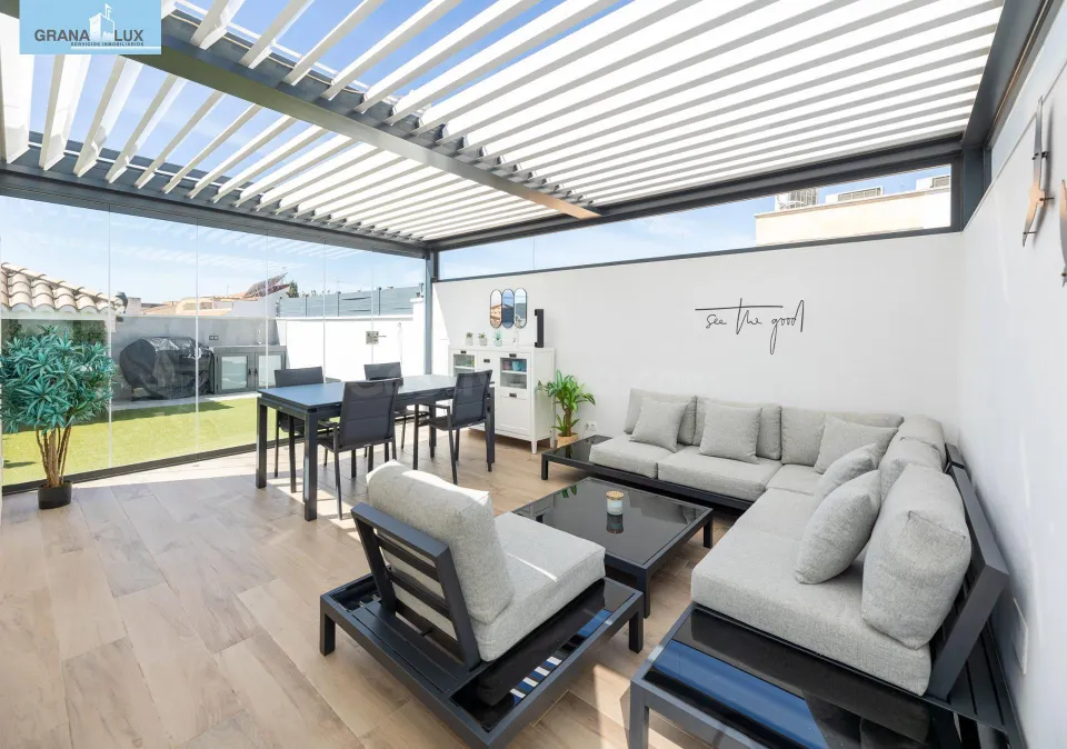 ÁTICO CON PERGOLA BIOCLIMATICA JUNTO AL METRO