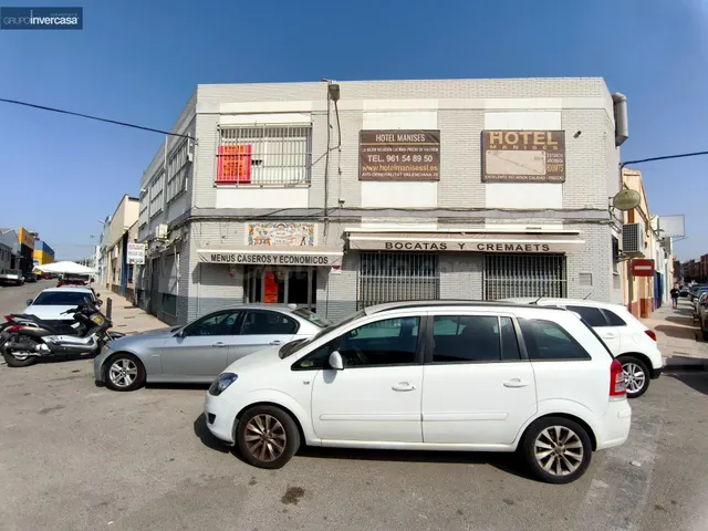 ¡Oportunidad de inversión! Edificio independiente con negoci - foto 2
