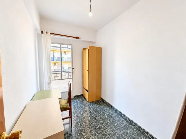Piso en venta en avd. pablo iglesias, Almería – ideal para inversores  96.000€ — 9