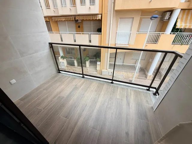 ¡Abre la puerta a tu nuevo hogar! Amplia terraza, garaje y t - foto 2