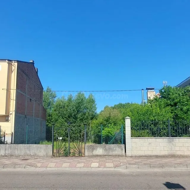 Oportunidad Única: Solar Urbano en Cacabelos - foto 2