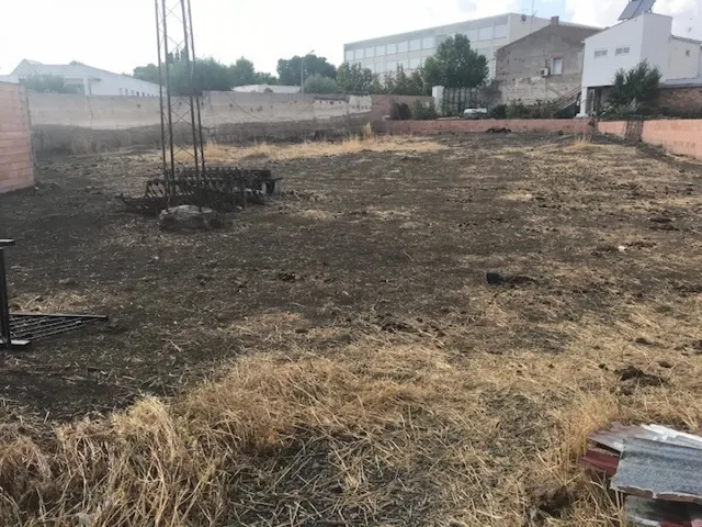 PARCELA URBANA CON 2 SOLARES A LA VENTA EN BELMEZ — 3