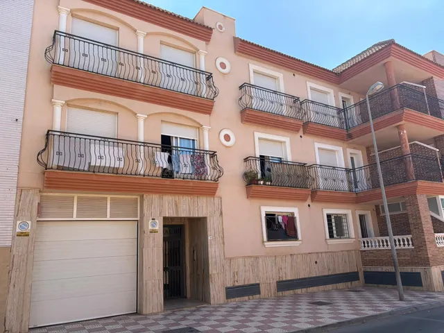 ¡Tu Nuevo Hogar en Roquetas de Mar, a Solo 120.000€!