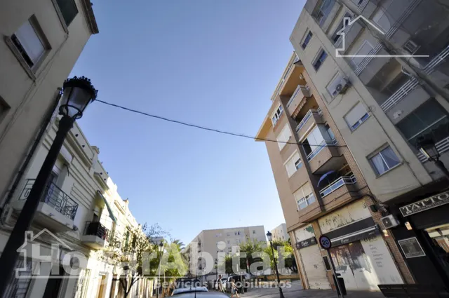 ¡PLAYA DE LA MALVARROSA! LUMINOSO, BONITO Y EXTERIOR CON BALCÓN — 36
